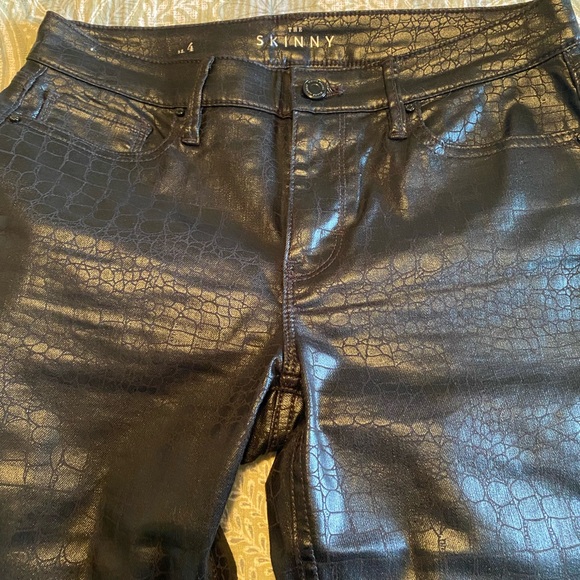 White House Black Market Croc-Embossed Black Skinny Jeans - Picture 3 of 4